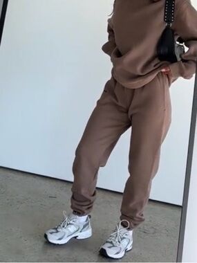 White Fox Boutique - Put It On Repeat Sweatpants (Mocha)